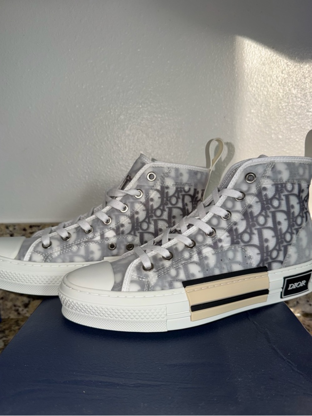 High-Top Sneaker in White/Grey - Picture 4 of 5